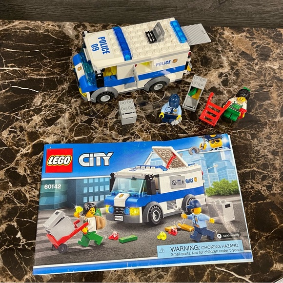 Lego 60142 City Police Money Transporter. - Picture 4 of 7